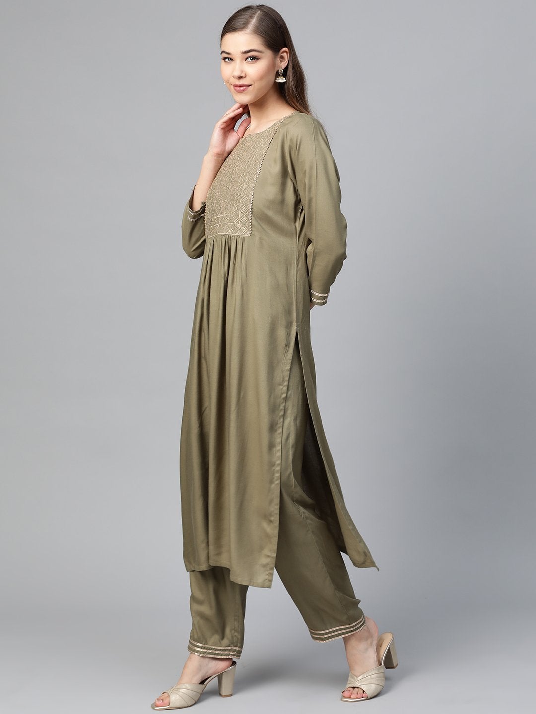 Women's Olive Lace Zari Embroidery Kurta With Olive