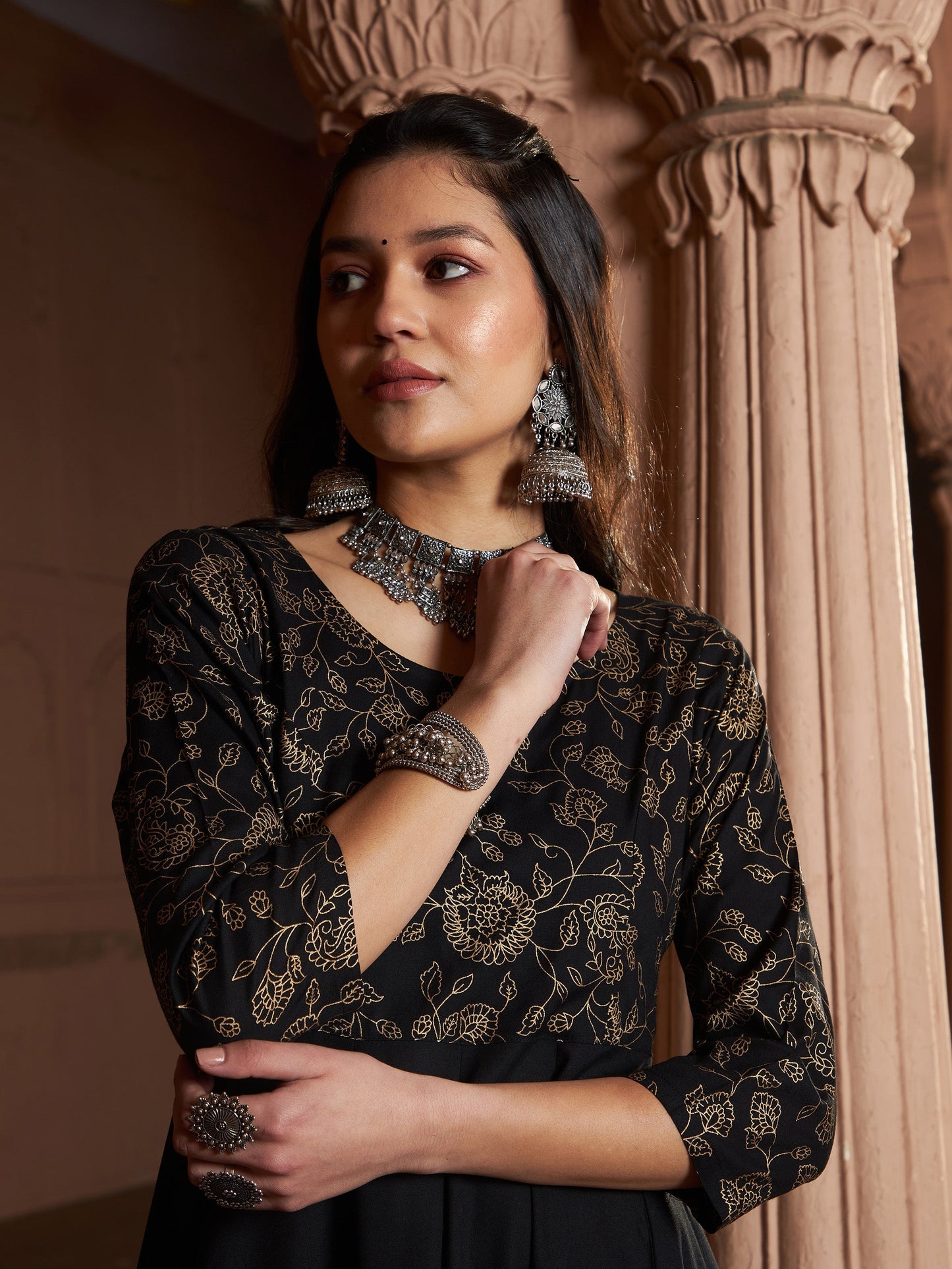 Women's Black Floral Bodice Foil Anarkali Kurta With Pants