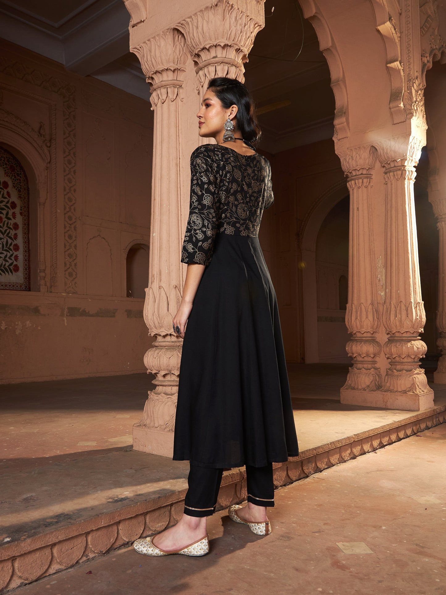 Women's Black Floral Bodice Foil Anarkali Kurta With Pants