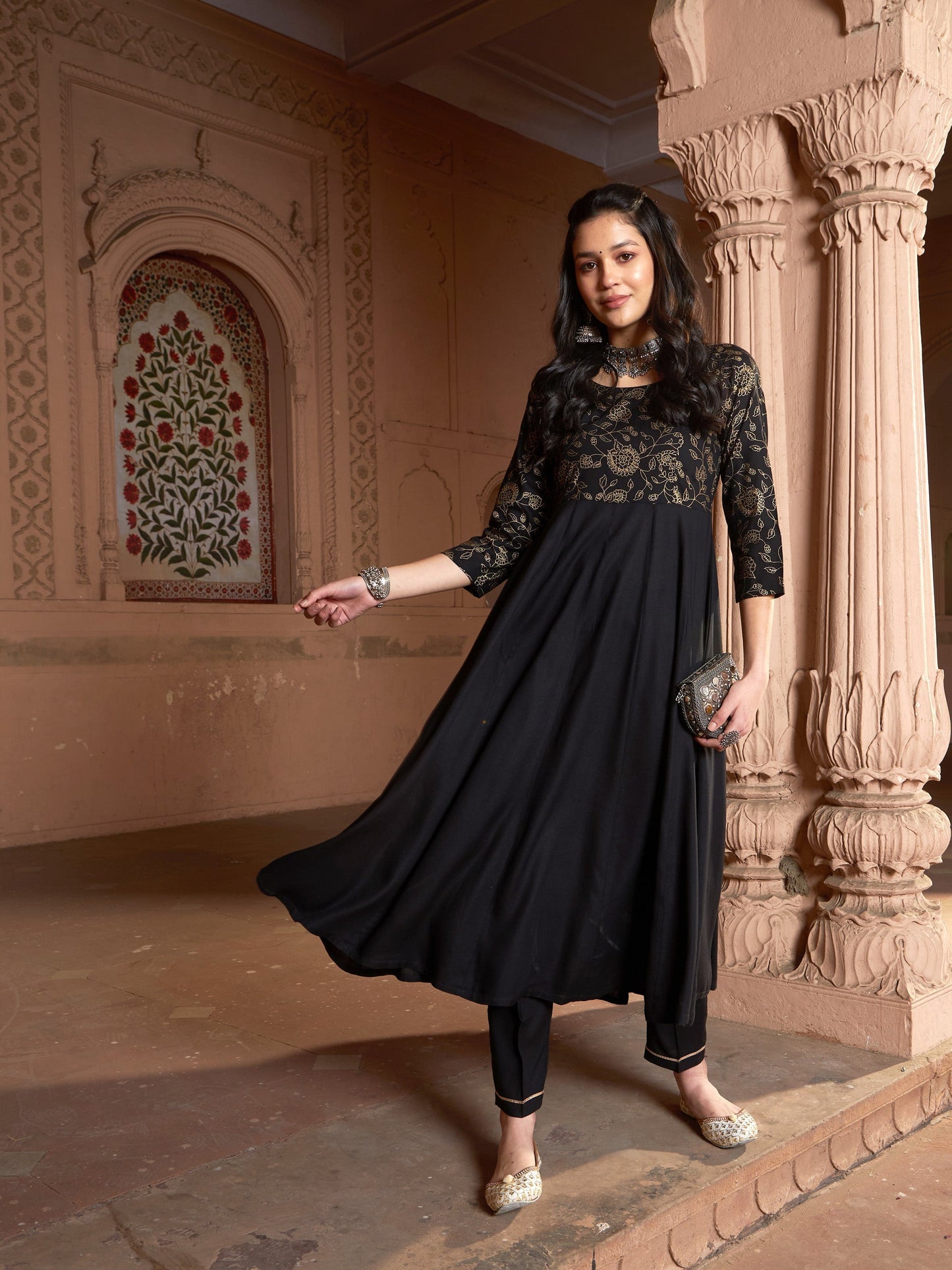 Women's Black Floral Bodice Foil Anarkali Kurta With Pants