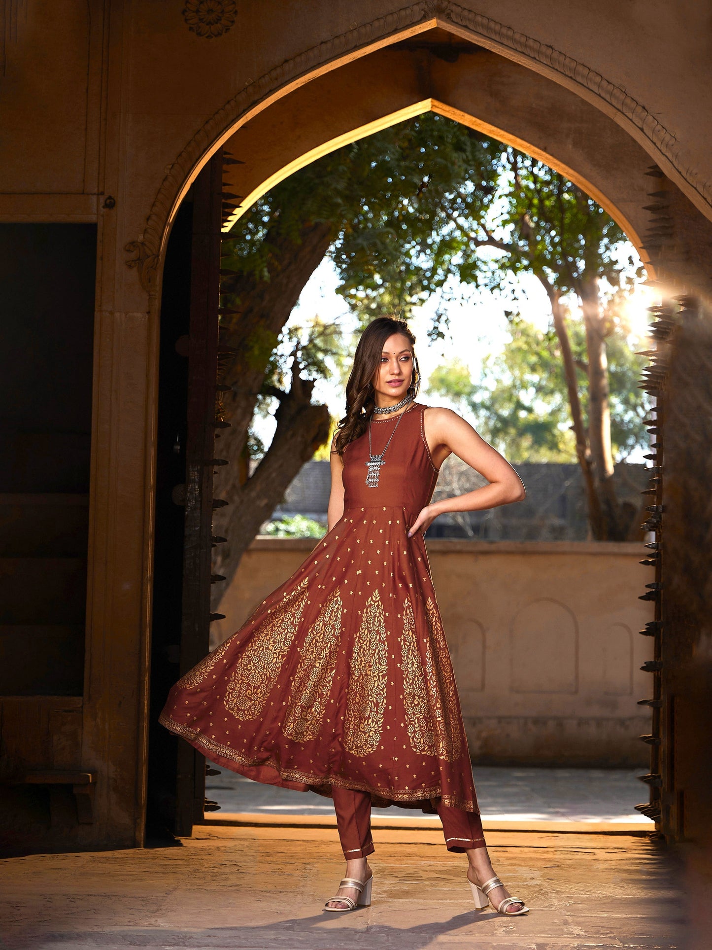 Women's Rust Kali Foil Sleeveless Anarkali Kurta With Pants