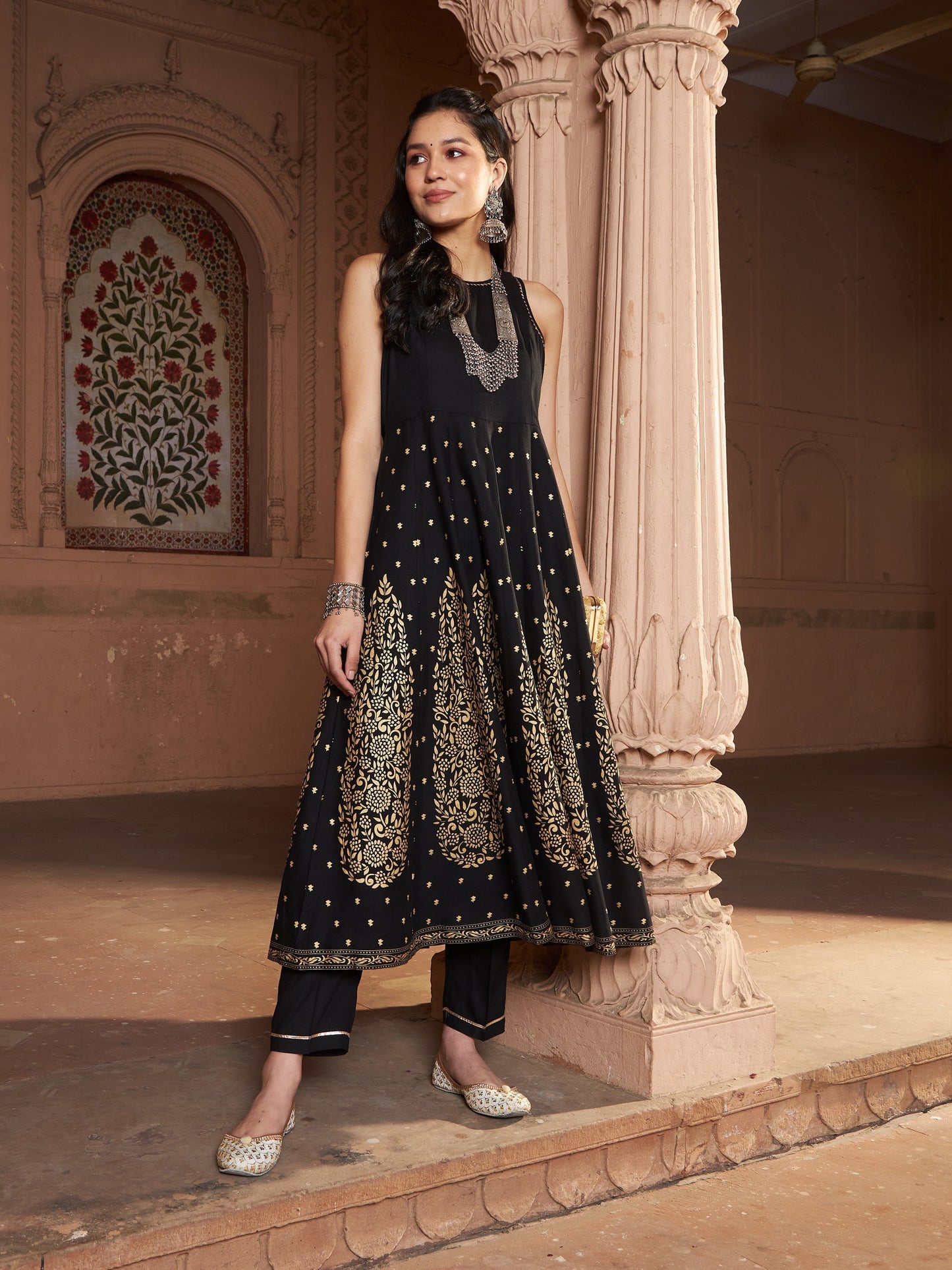 Women's Black Kali Foil Sleeveless Anarkali Kurta With Pants