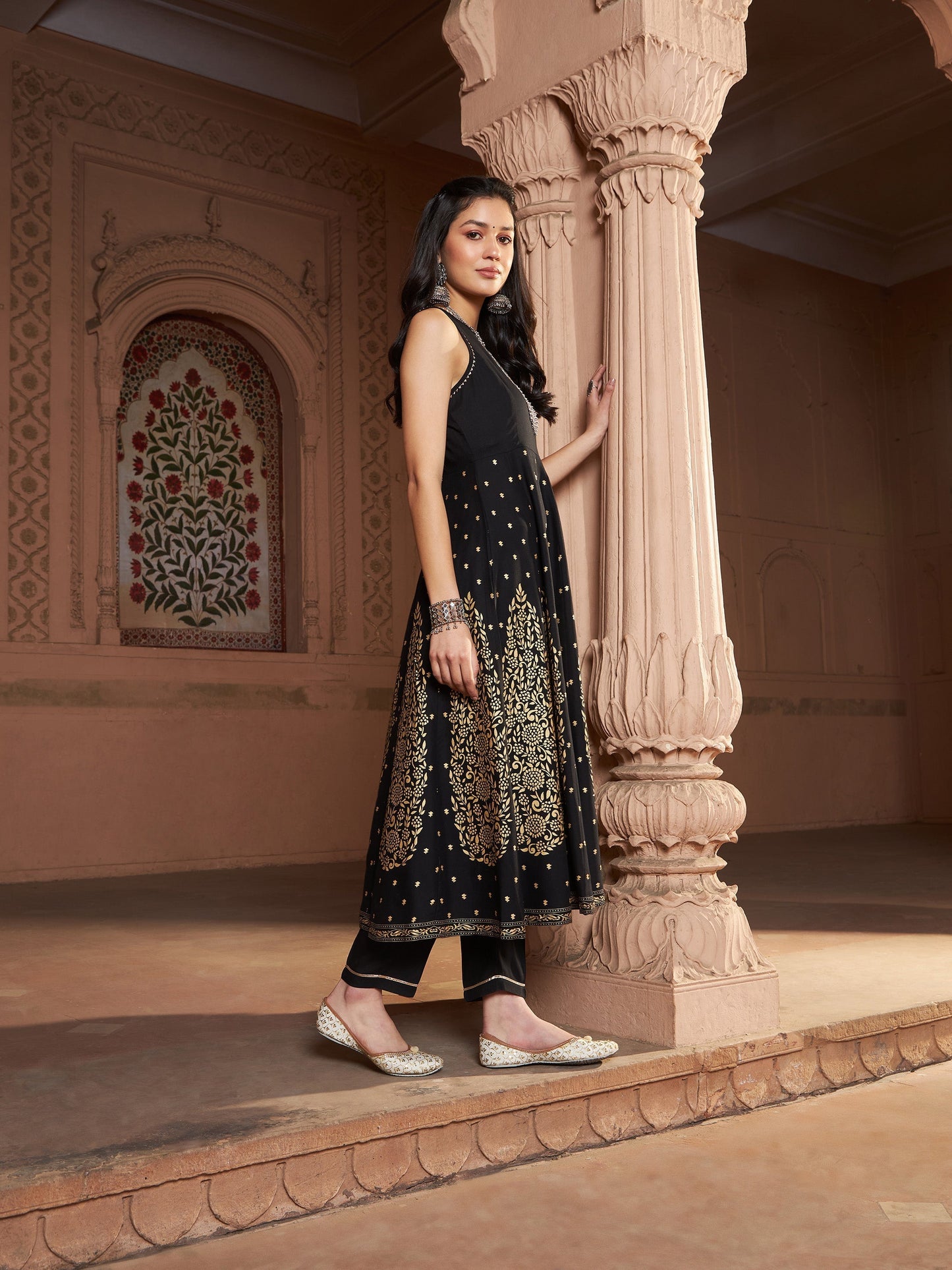 Women's Black Kali Foil Sleeveless Anarkali Kurta With Pants