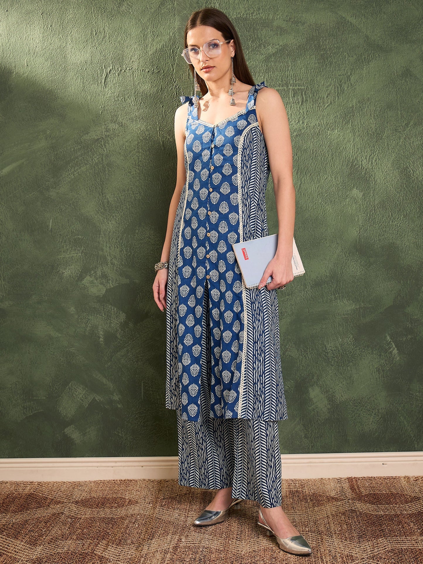 Women's Blue Floral Front Button Slit Kurta With Pants