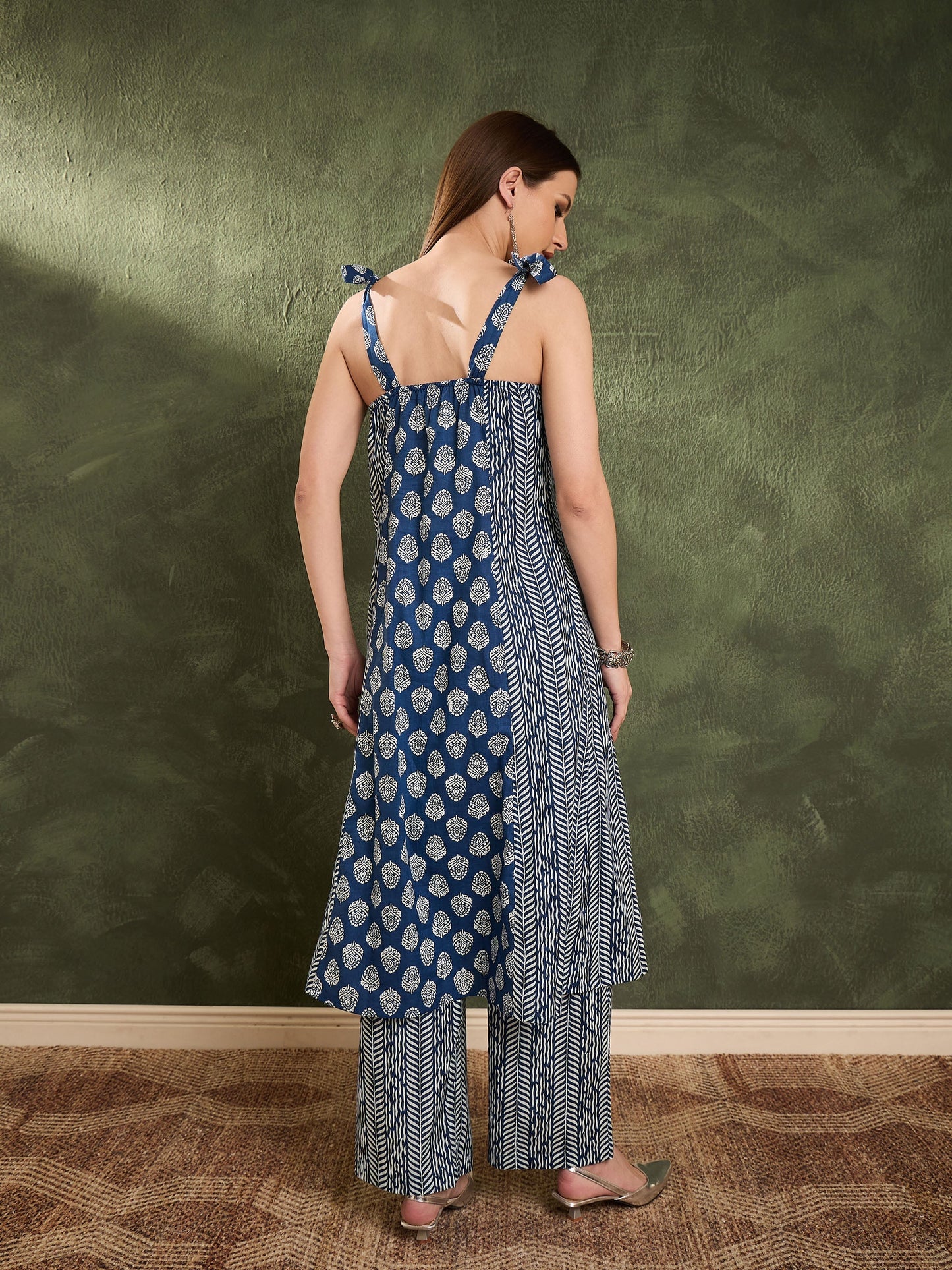 Women's Blue Floral Front Button Slit Kurta With Pants