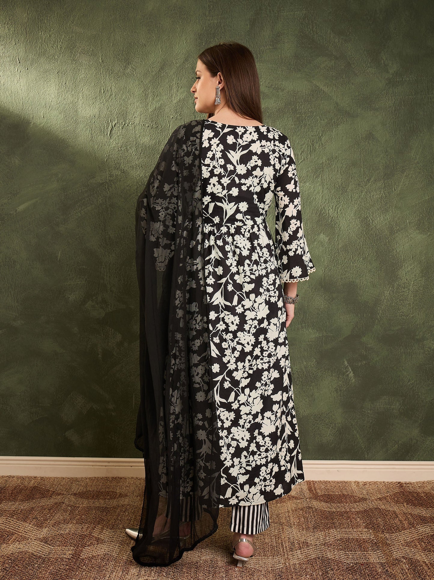 Women's Black & White Floral Gathered Kurta Set with Dupatta