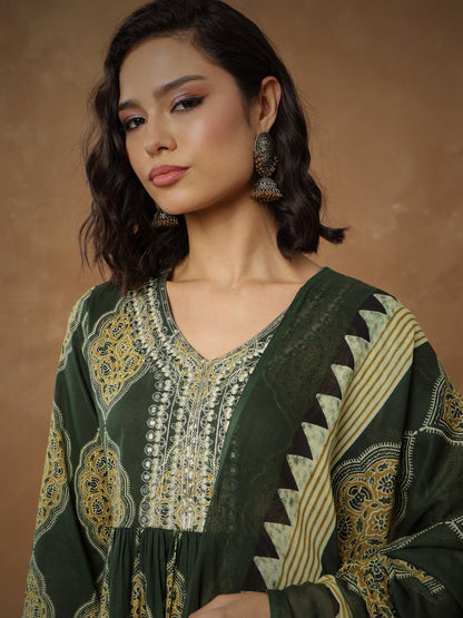 Women's Green Floral Gathered Kurta With Pants & Dupatta