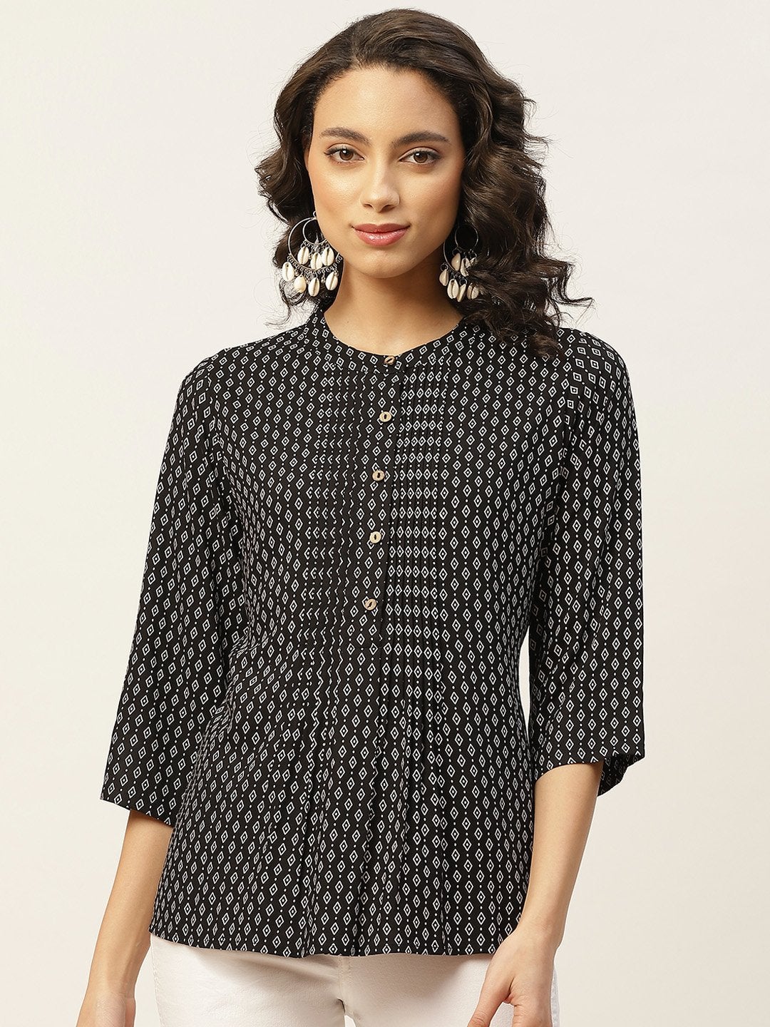 Women's Black & White Printed Pleated Top