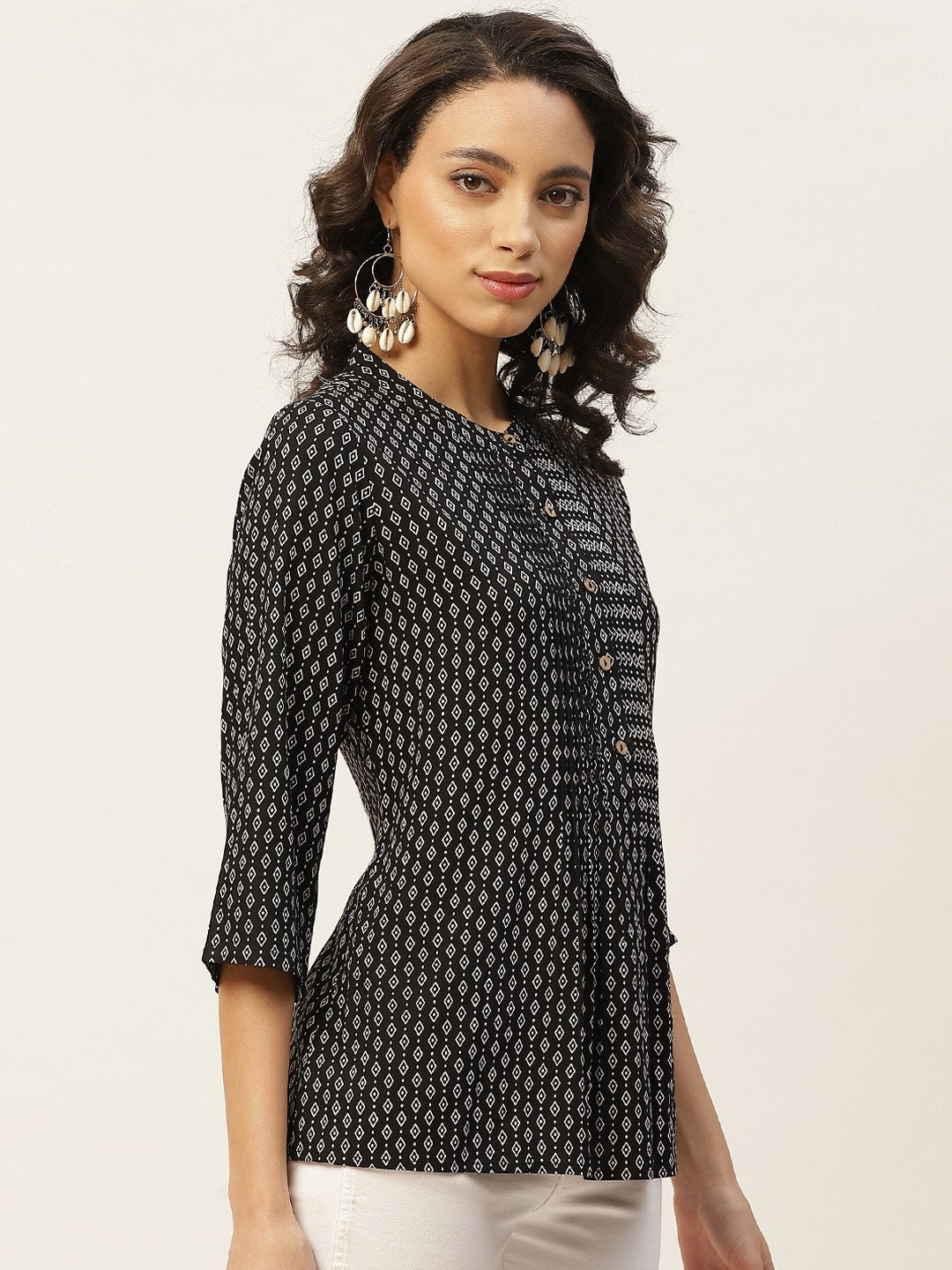 Women's Black & White Printed Pleated Top