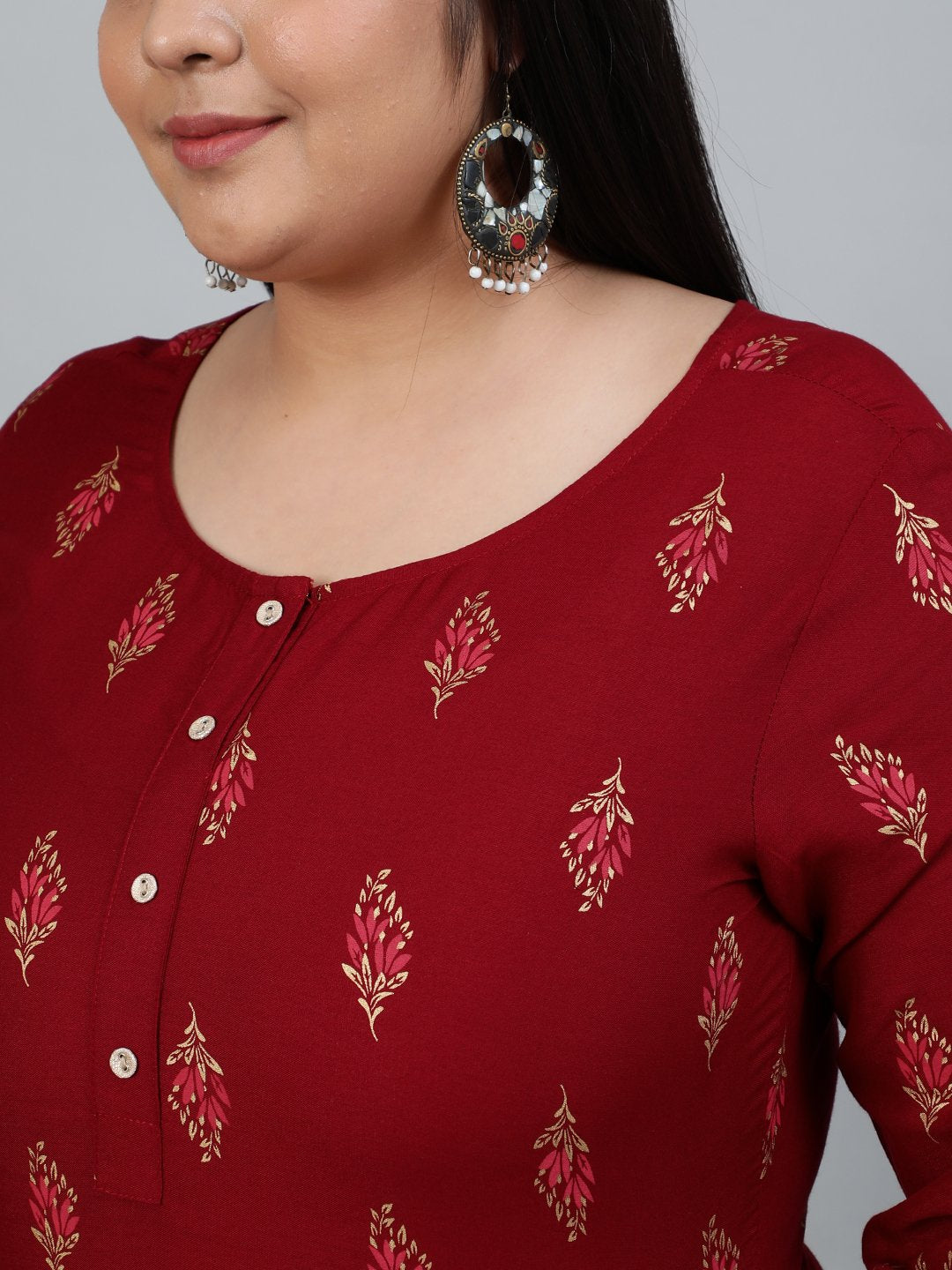 Women's Plus Size Maroon & Gold Printed Staright Kurta With Three Quarter Sleeves