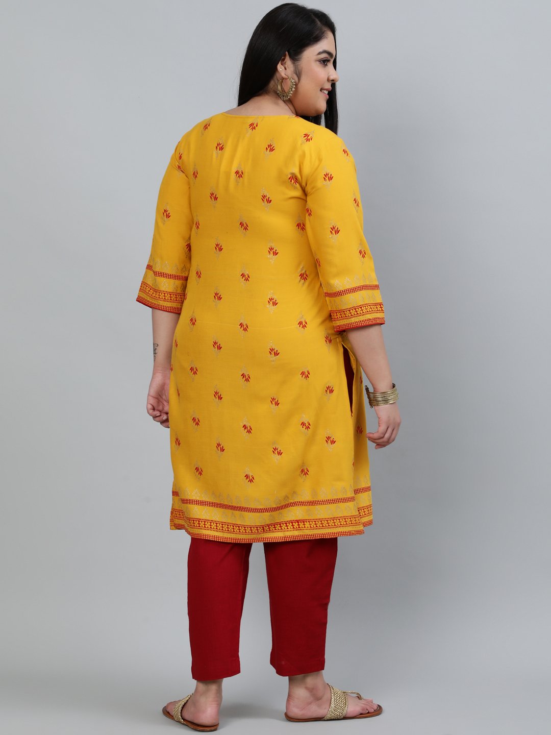 Women's Plus Size Yellow & Gold Printed Staright Kurta With Three Quarter Sleeves