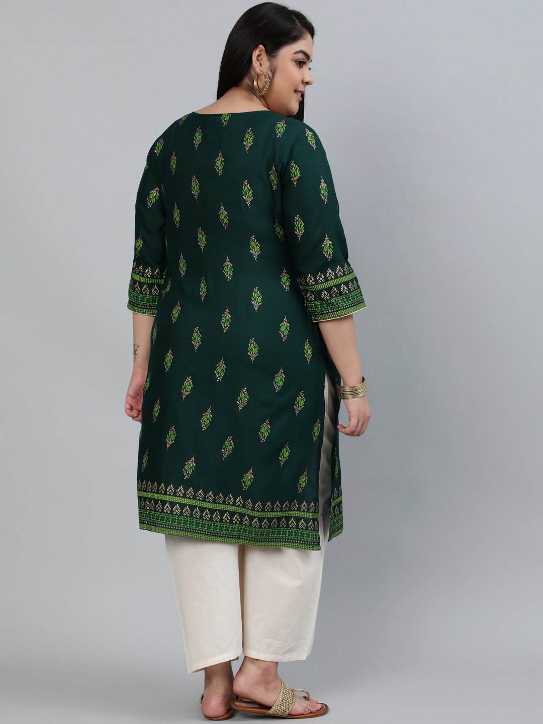 Women's Plus Size Green & Gold Printed Staright Kurta With Three Quarter Sleeves
