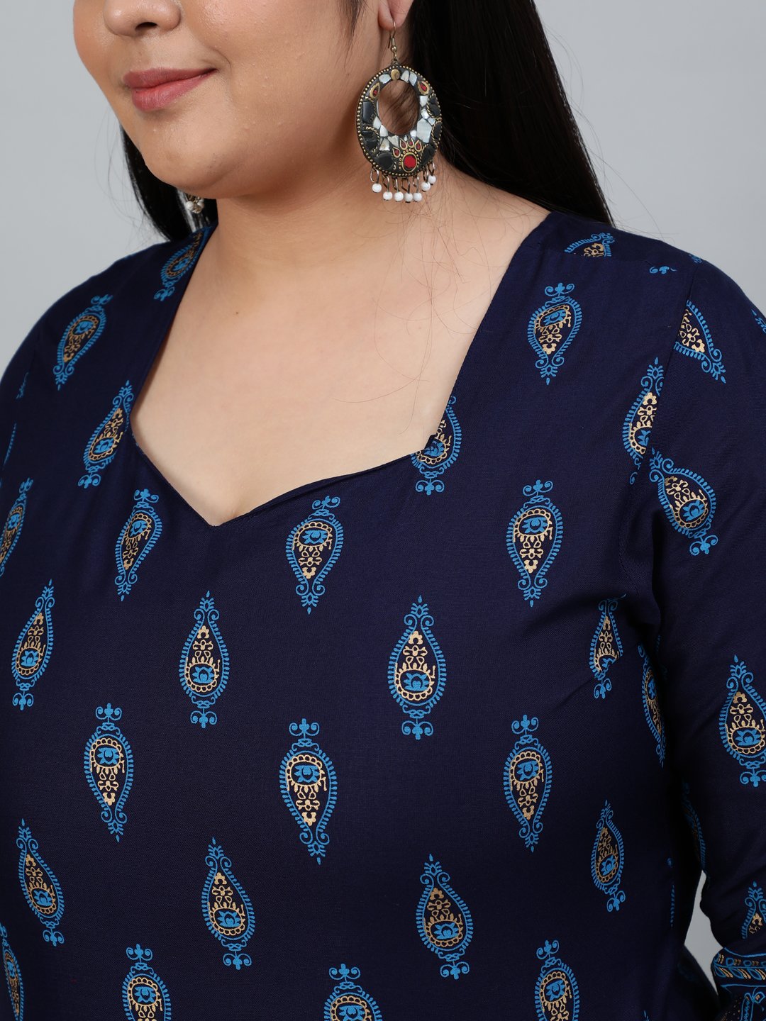 Women's Plus Size Navy Blue & Gold Printed Staright Kurta With Three Quarter Sleeves