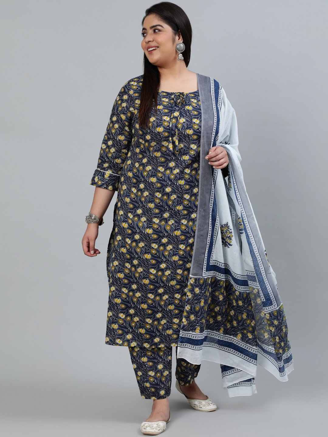 Women's Plus Size Grey Printed Straight Kurta With Trouser & Dupatta