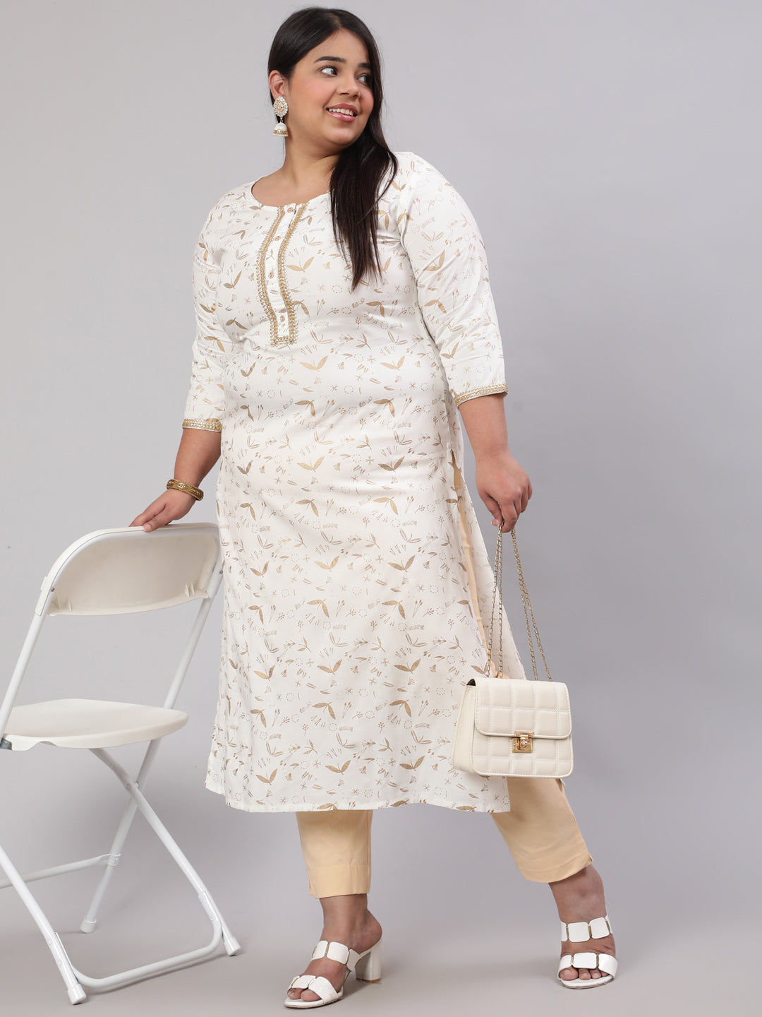 Women's Plus Size Women's Off White Printed Straight kurta with Three Quarters Sleeves