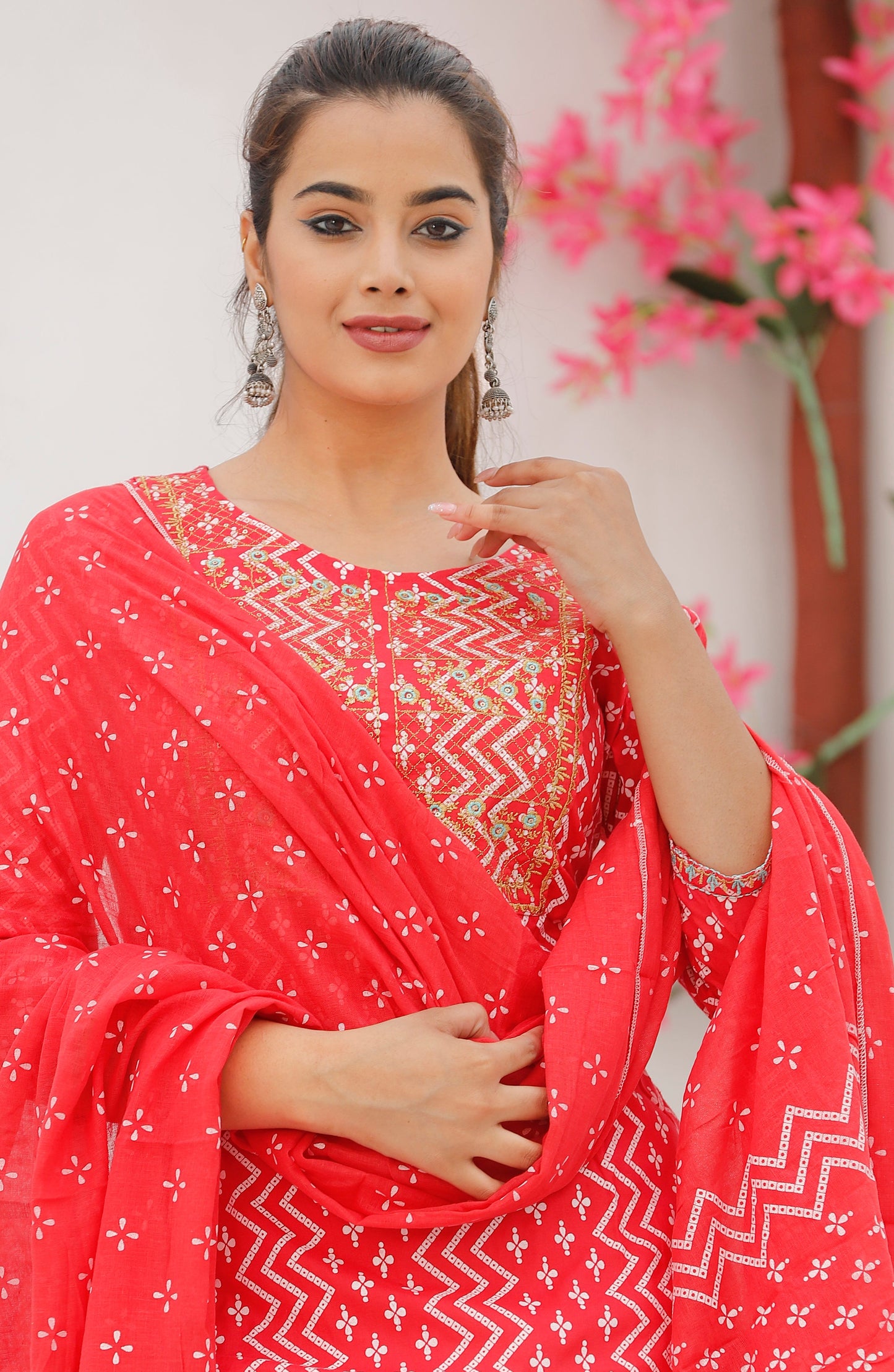 Women's Rayon Red Bhandej Printed Embroidered Kurta With Pant And Dupatta Set
