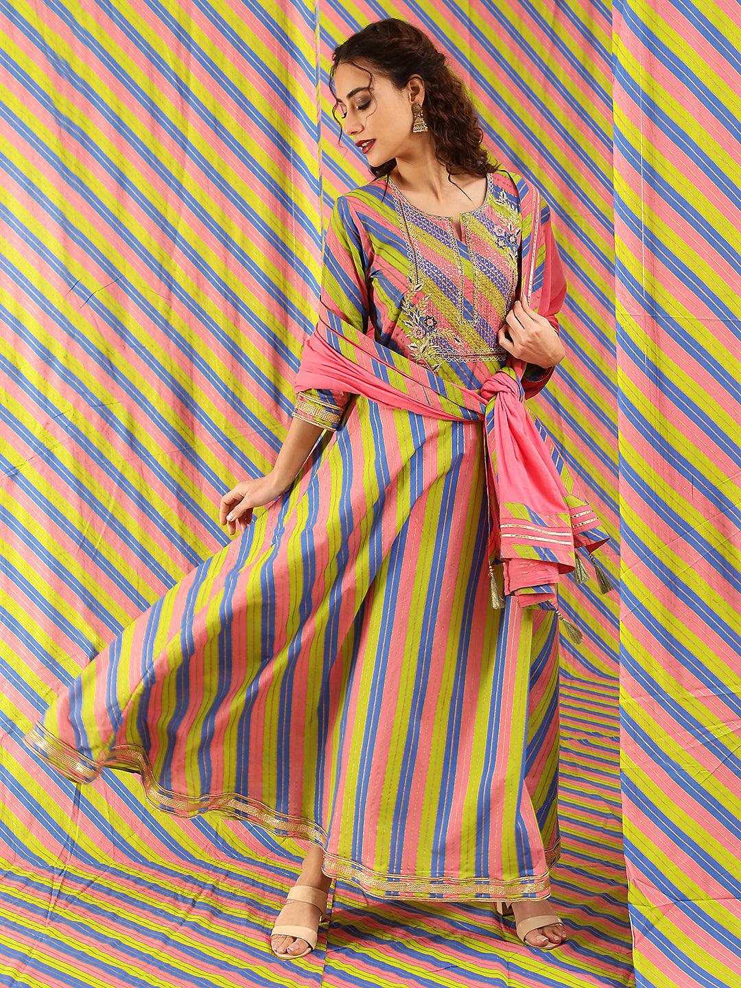 Women's Pink & Green Leheriya Print Maxi Dress With Dupatta