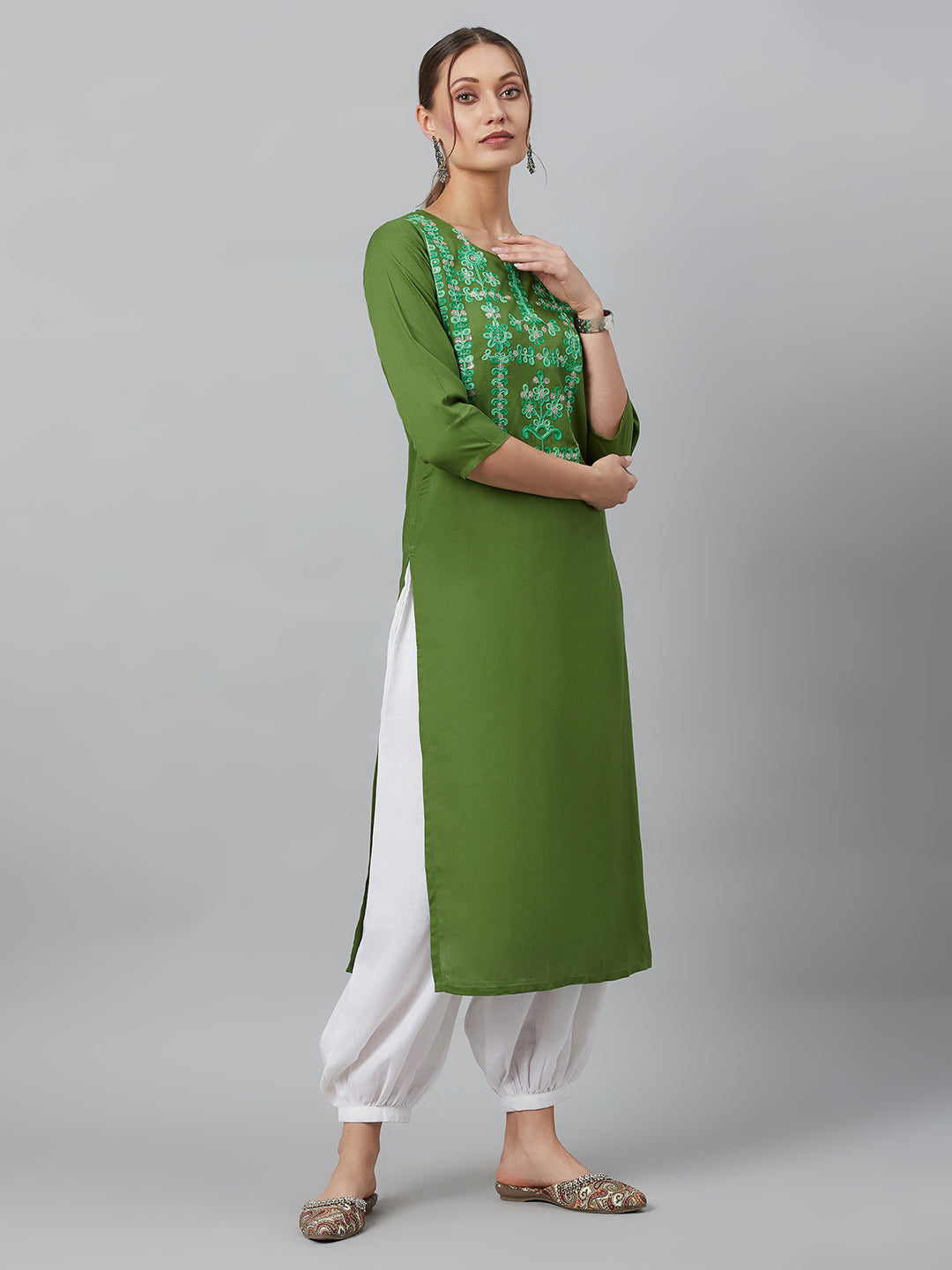 Women's Green Embroidered Kurta