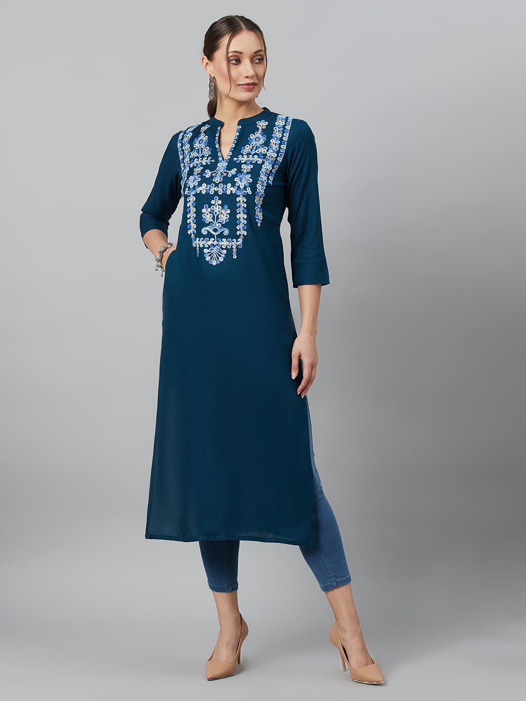 Women's Blue Embroidered Kurta