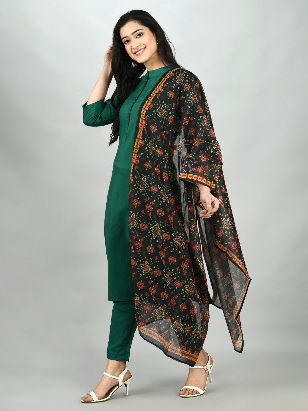 Women's Green Silk Blend Solid 3/4 Sleeve Mandarin Neck Casual Kurta Pant Dupatta Set