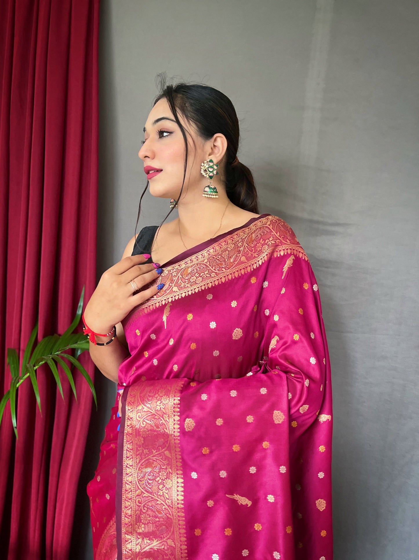 Women's Banarasi Silk Multi Color Zari Woven Saree Pink