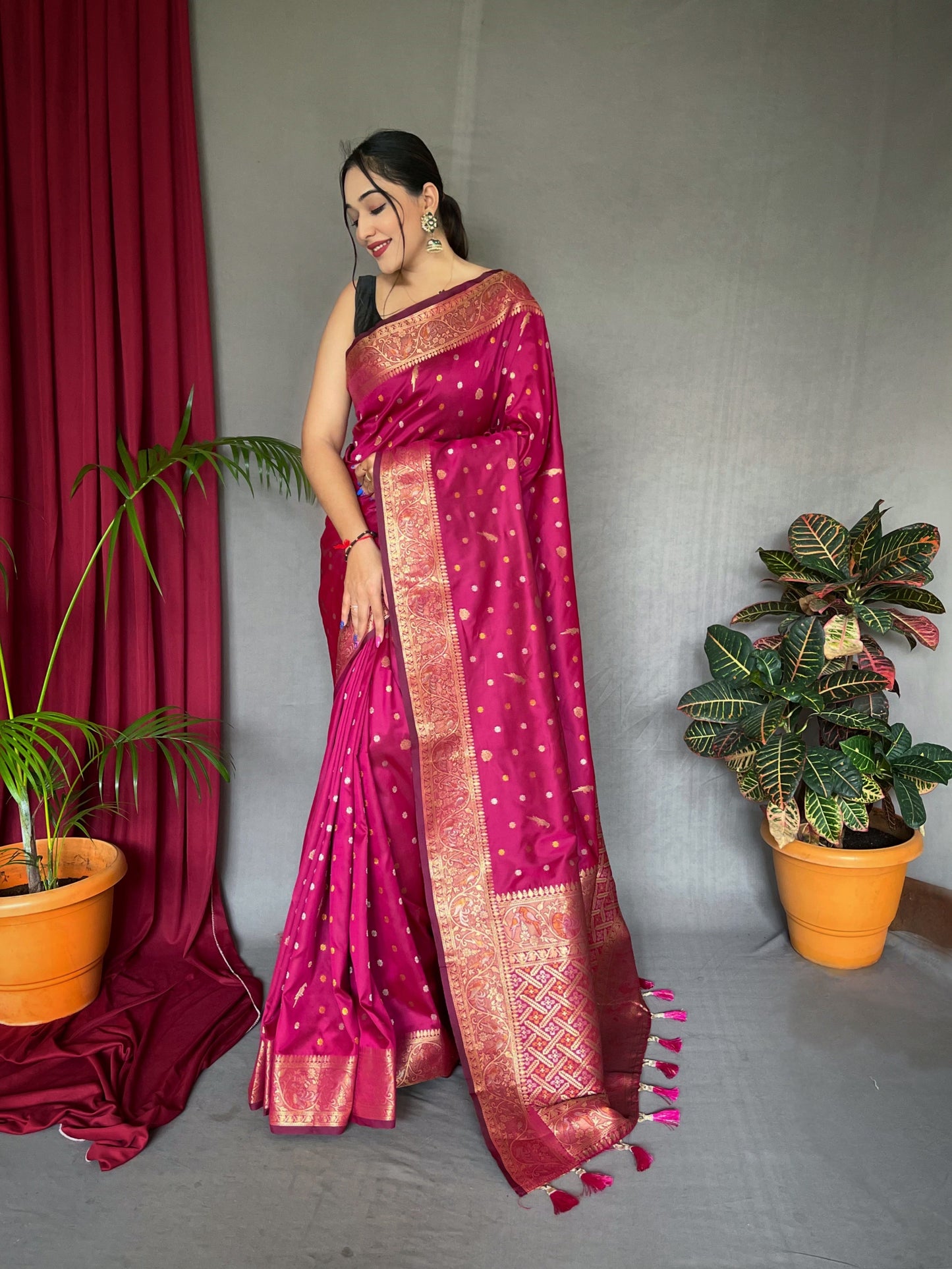 Women's Banarasi Silk Multi Color Zari Woven Saree Pink