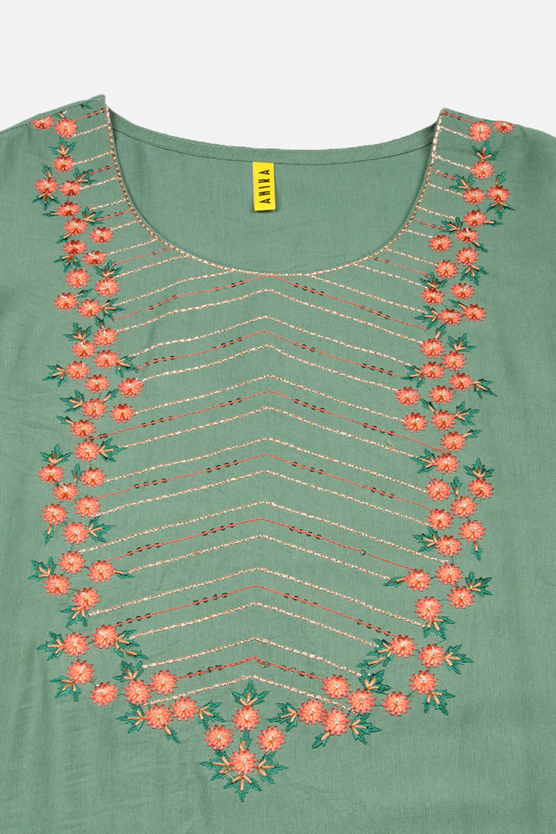 Women's Silk Blend Green Embroiderd Regular Fit Kurta
