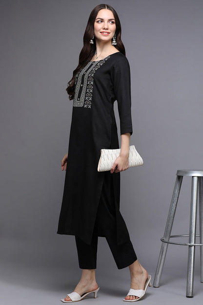 Women's Silk Blend Navy Blue Embroidered Regular Fit Kurta