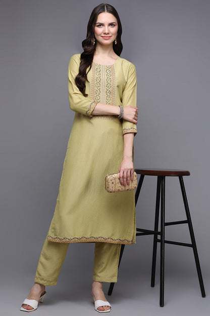 Women's Silk Blend Green Embroidered Regular Fit Kurta
