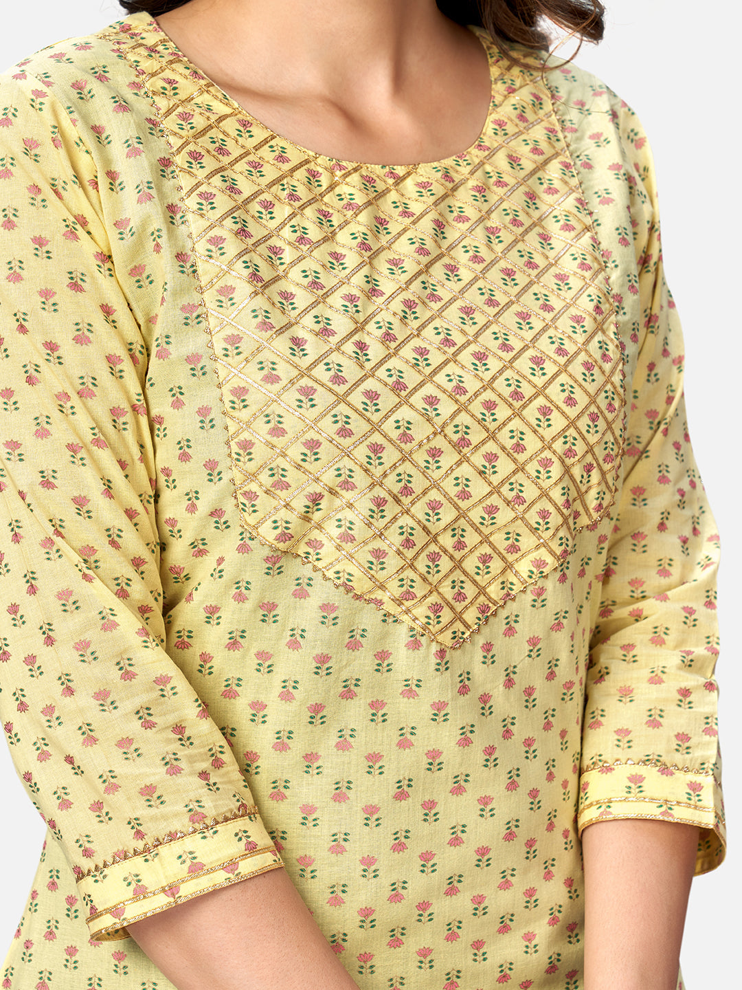 Women's Foil Print & Gota Patti Work Straight Cotton Yellow Kurta Pant With Dupatta