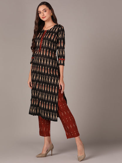 Women's Cotton Blend Black Ikat Printed Straight Kurta With Pant