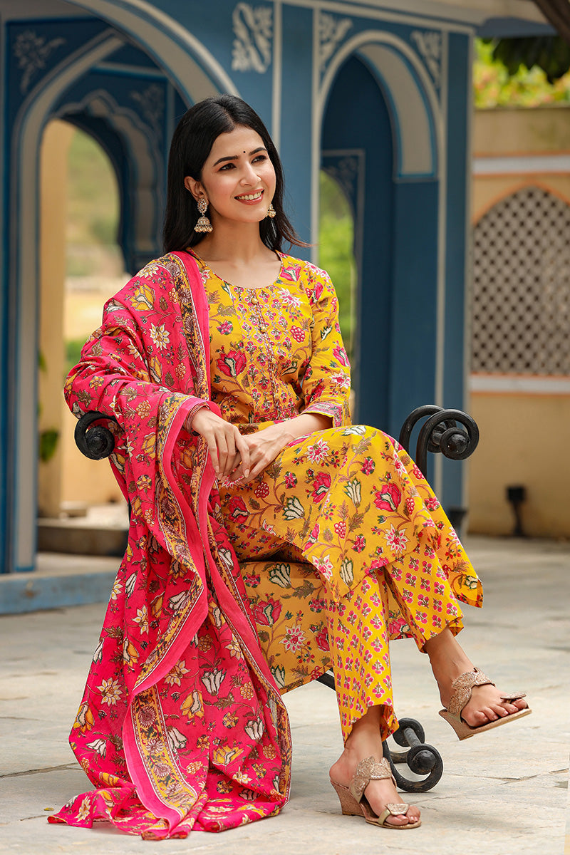 Women's Cotton Blend Printed Kurta Pant Dupatta Set