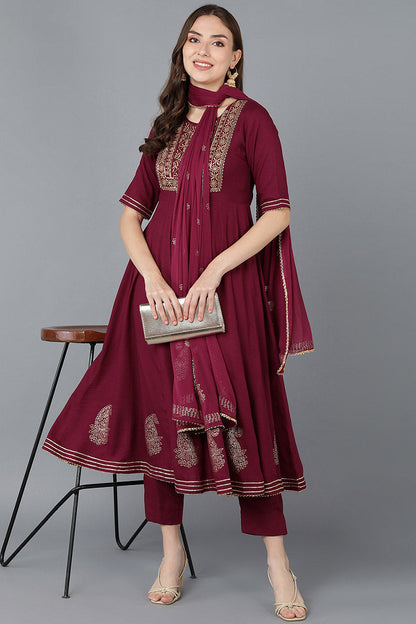 Women's Silk Blend Embroidered Kurta Pants With Dupatta