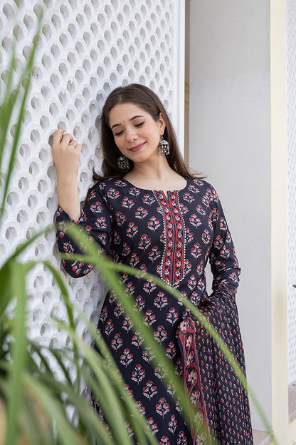 Women's Black Rayon Blend Floral Printed Straight Kurta Trouser With Dupatta