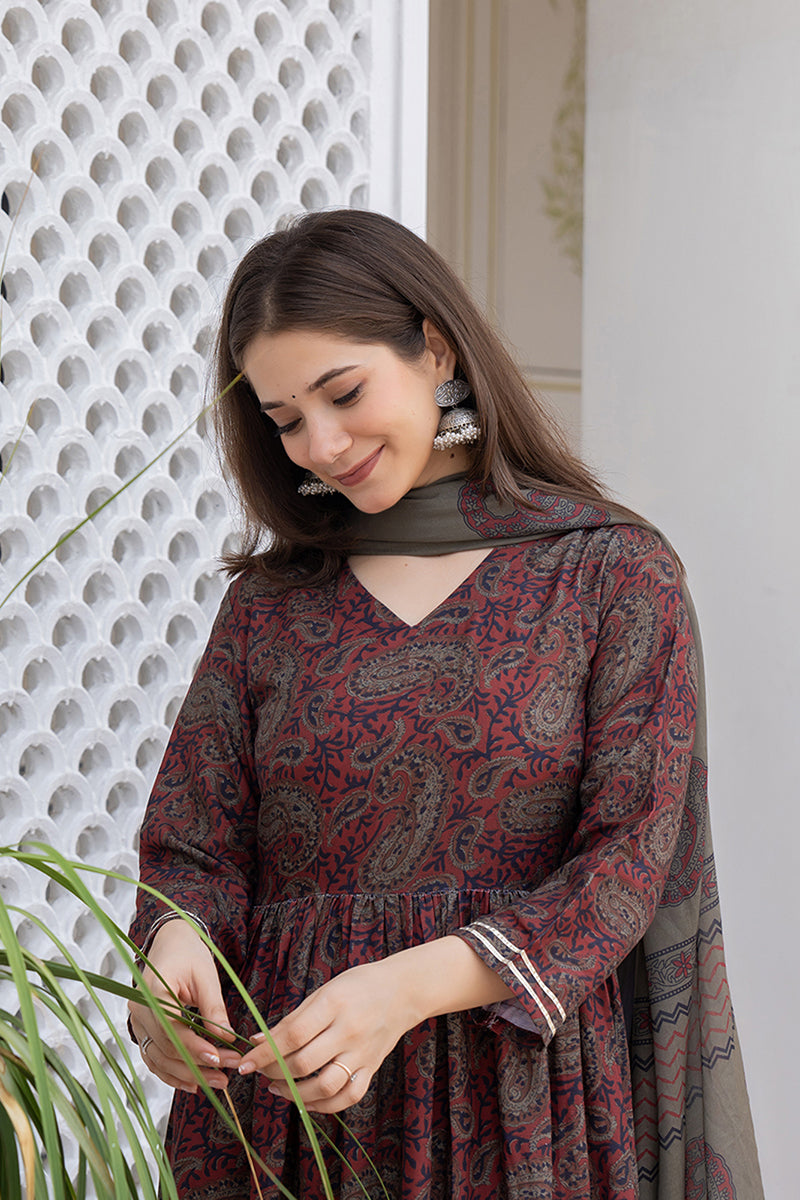 Women's Red Rayon Blend Paisley Printed A-Line Kurta Trouser With Dupatta
