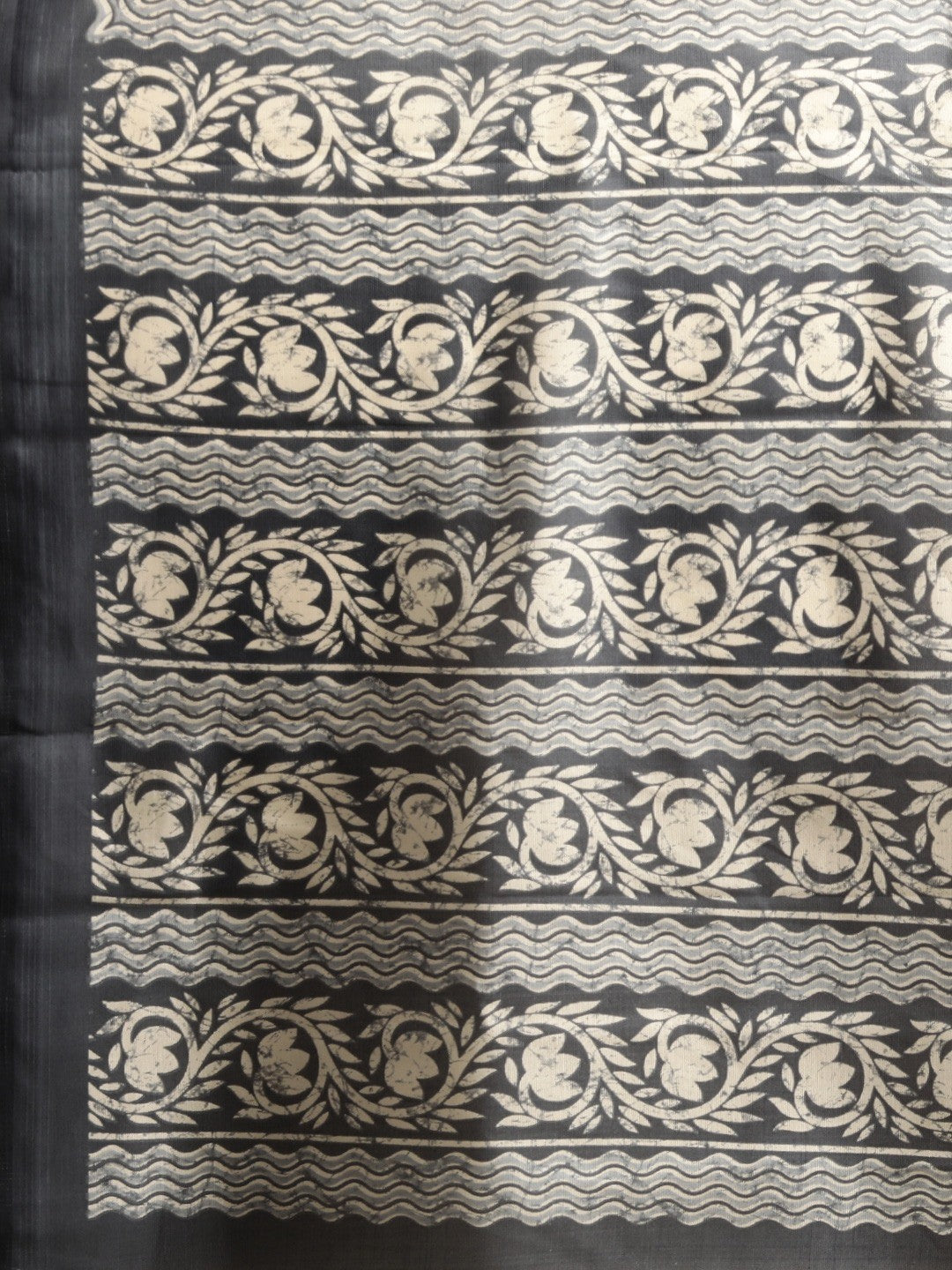 Women's BlackÃ¢Â  Art Silk Printed Saree