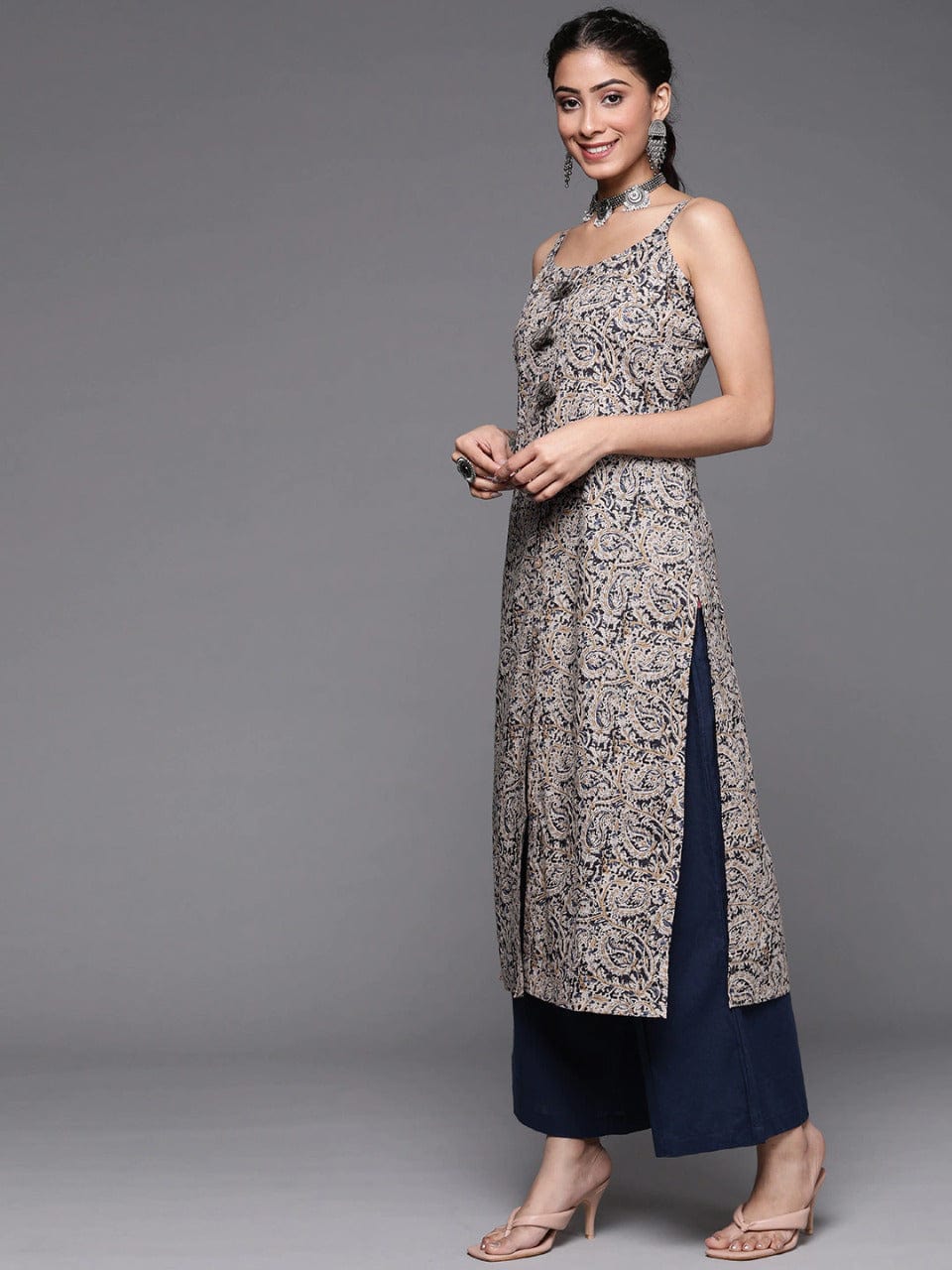 Women's Beige & Navy Blue Paisley Printed Kurta