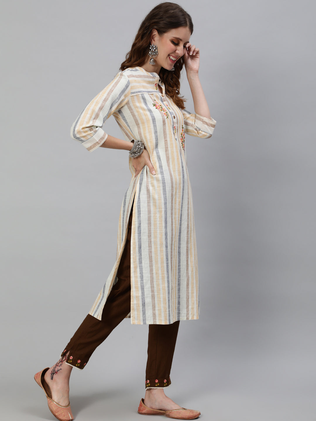 Women's Green Embroidered Kurta With Pant