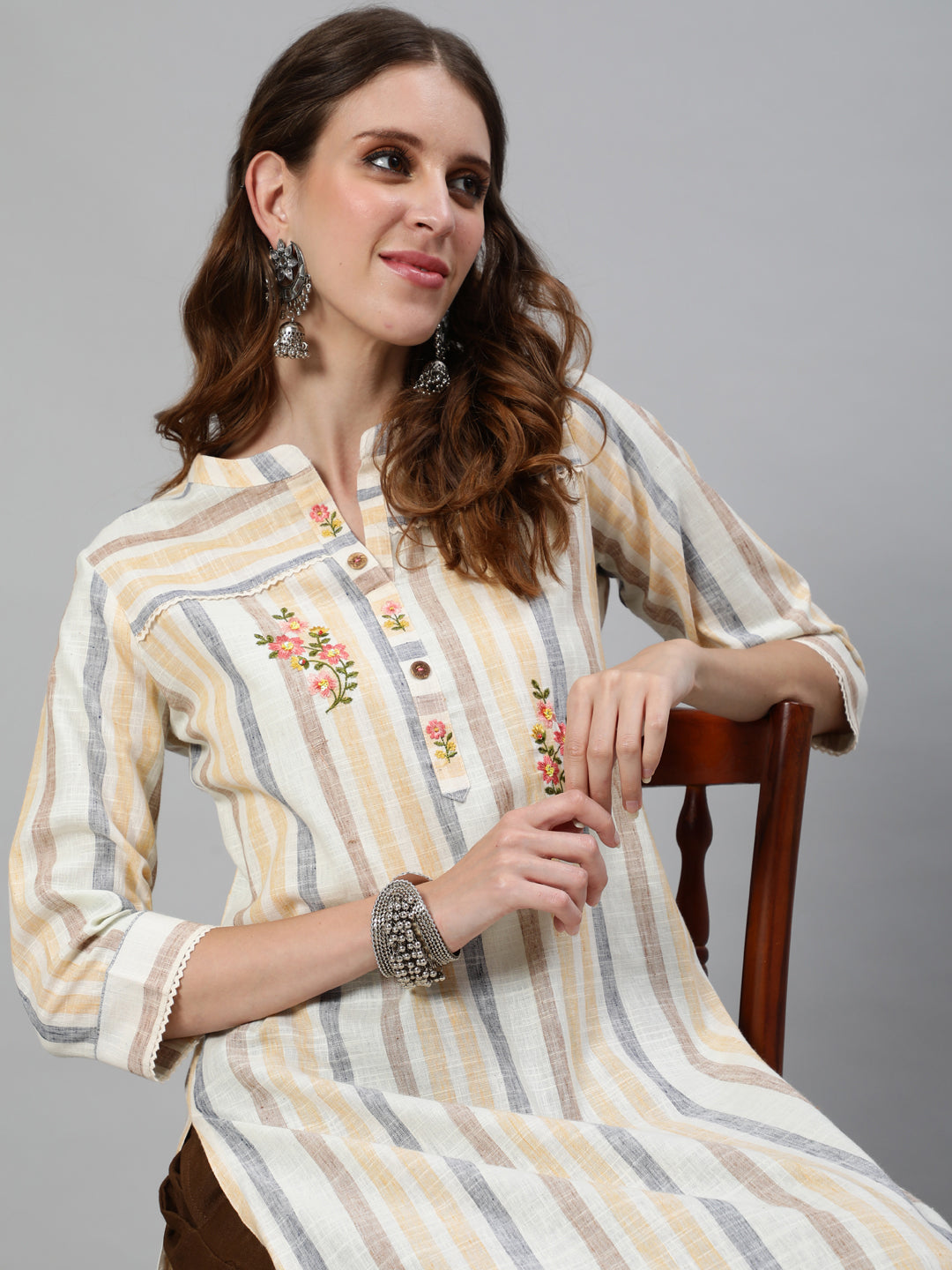 Women's Green Embroidered Kurta With Pant