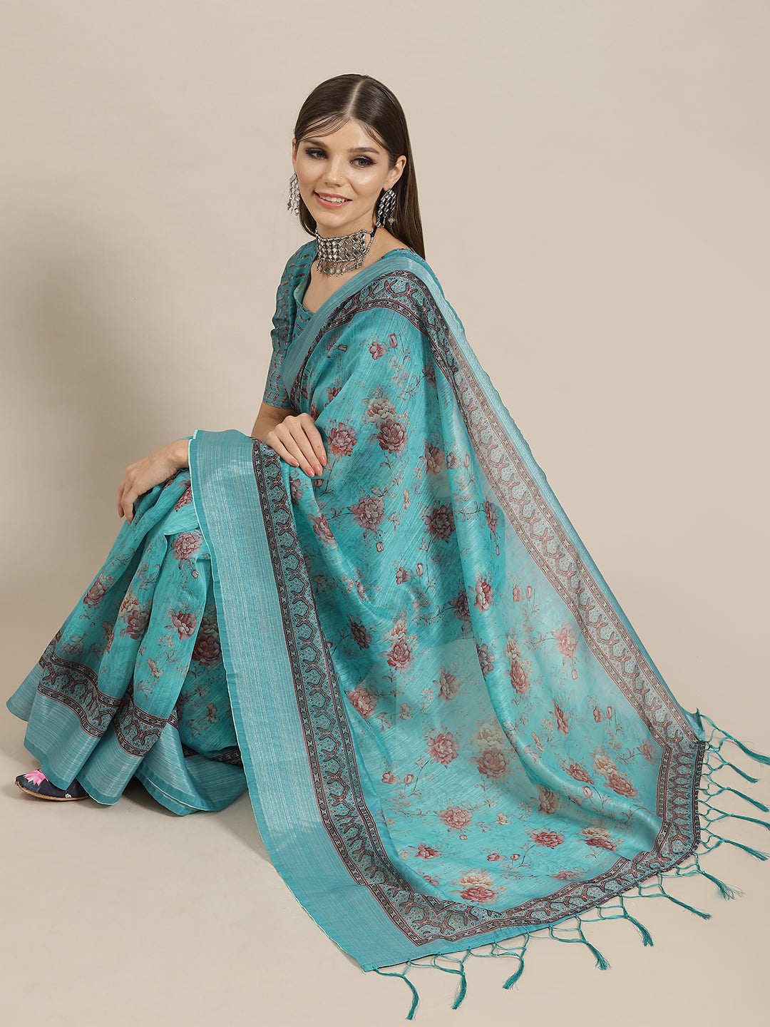 Women's Blue Floral Print Saree With Blouse Piece