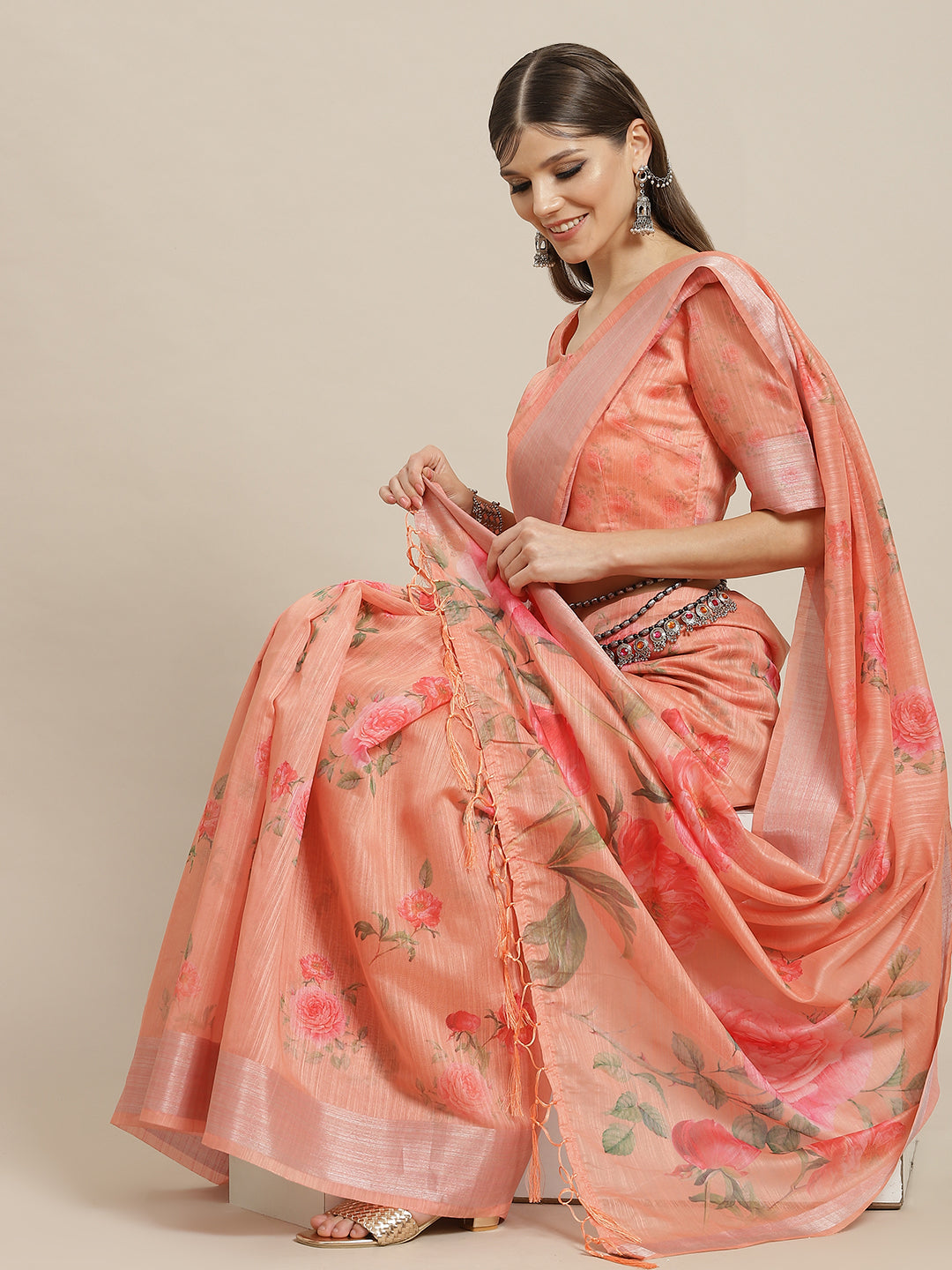 Women's Peach Floral Print Saree With Blouse Piece