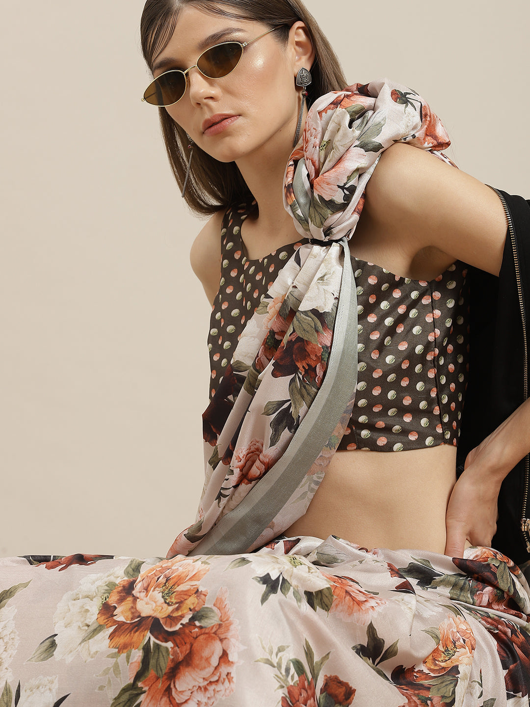 Women's Beige Floral Print Saree With Blouse Piece