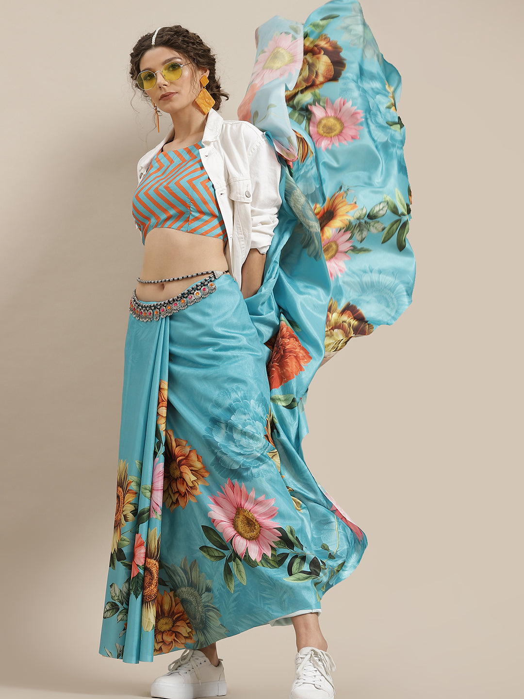 Women's Blue Floral Print Saree With Blouse Piece