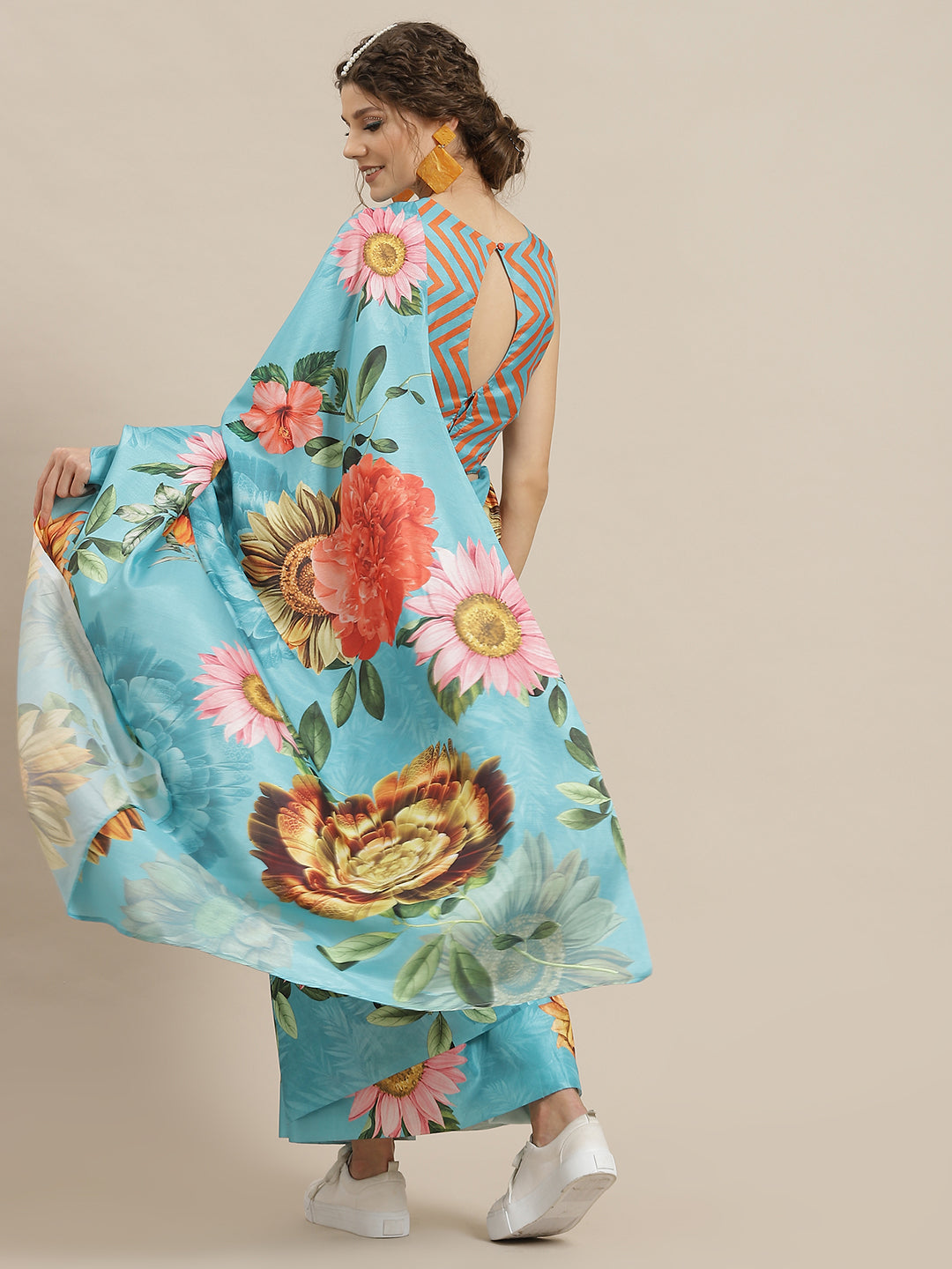 Women's Blue Floral Print Saree With Blouse Piece