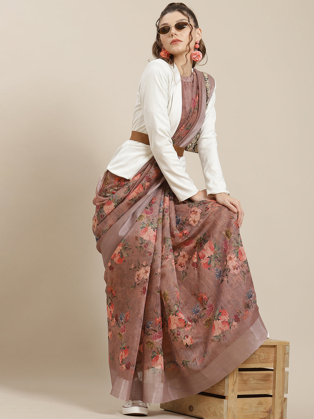Women's Brown Floral Print Saree With Blouse Piece