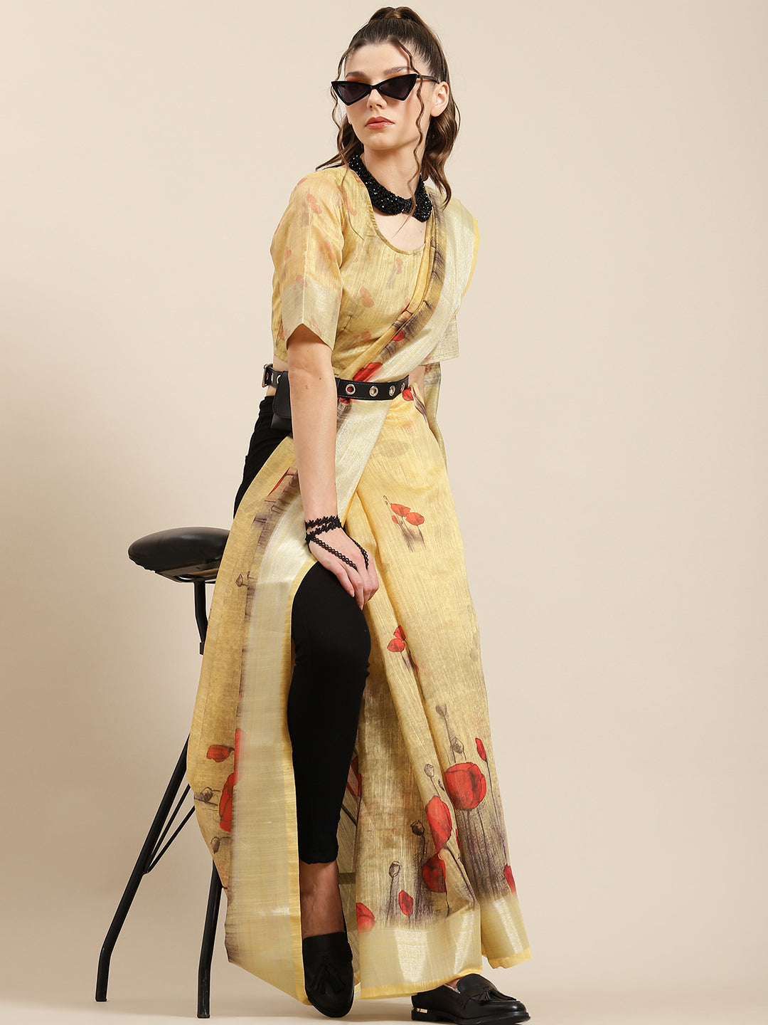 Women's Yellow Floral Print Saree With Blouse Piece