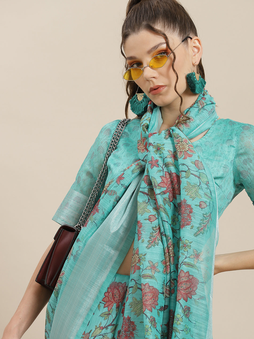 Women's Blue Floral Print Saree With Blouse Piece