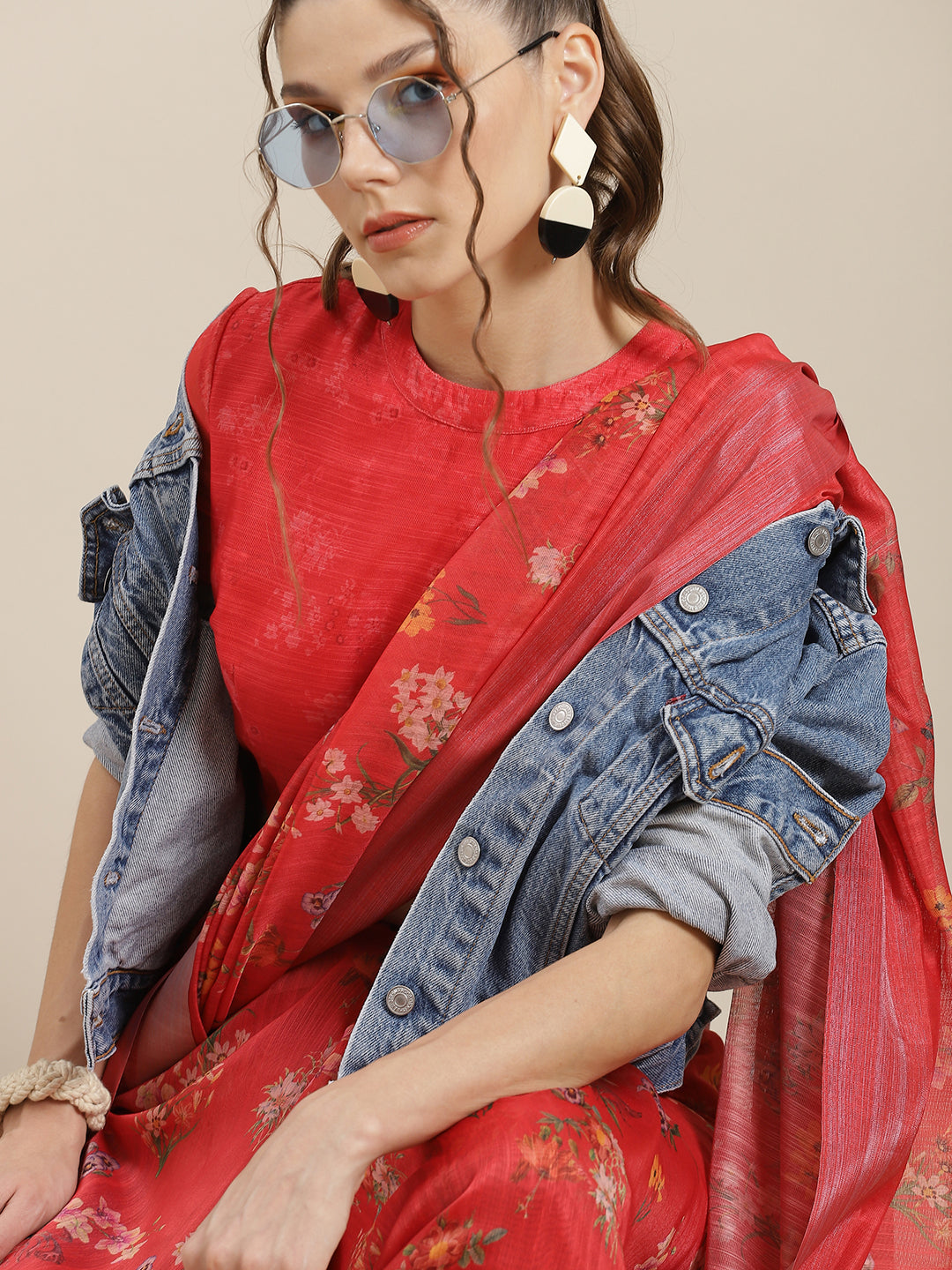 Women's Red Floral Print Saree With Blouse Piece