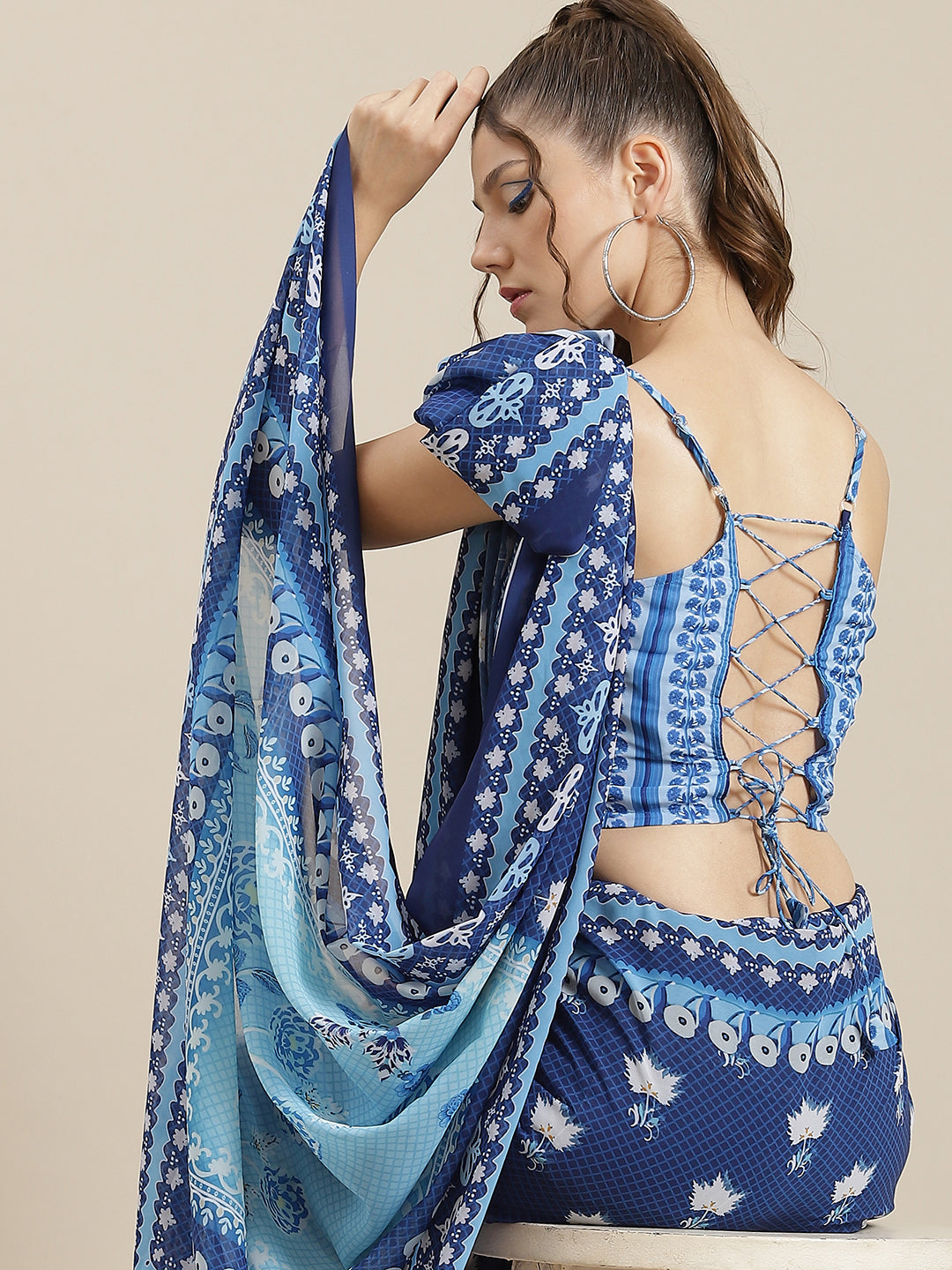Women's Blue Floral Print Saree With Blouse Piece