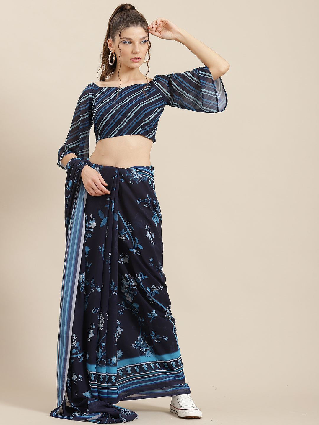Women's Navy Blue Floral Print Saree With Blouse Piece